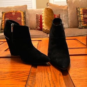 Coach high heel booties, black, 8.5,sleek design, pointed toes,